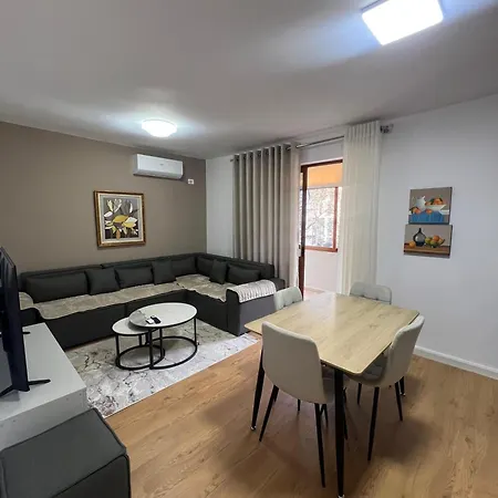 Cozy 2 Bedroom In Myslym Shyri *