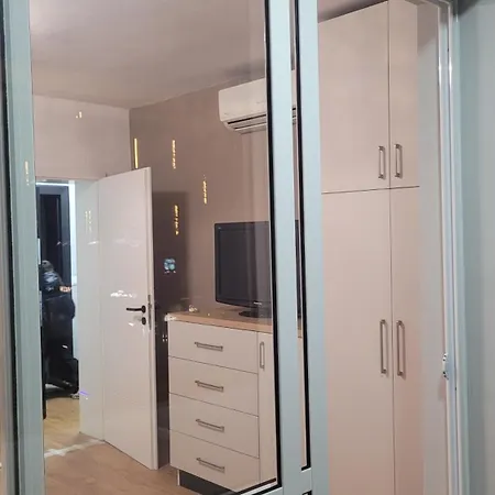 דירה Cozy 2 Bedroom In Myslym Shyri