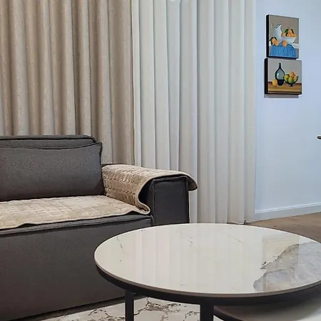 Cozy 2 Bedroom In Myslym Shyri טיראנה