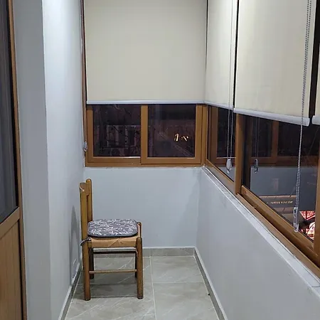 Cozy 2 Bedroom In Myslym Shyri דירה *