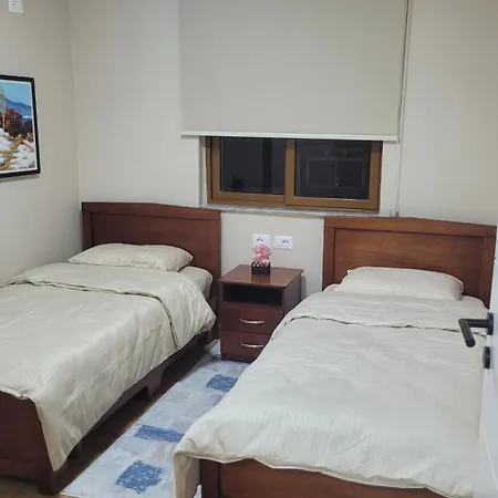 Cozy 2 Bedroom In Myslym Shyri דירה