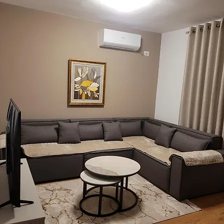 Cozy 2 Bedroom In Myslym Shyri טיראנה