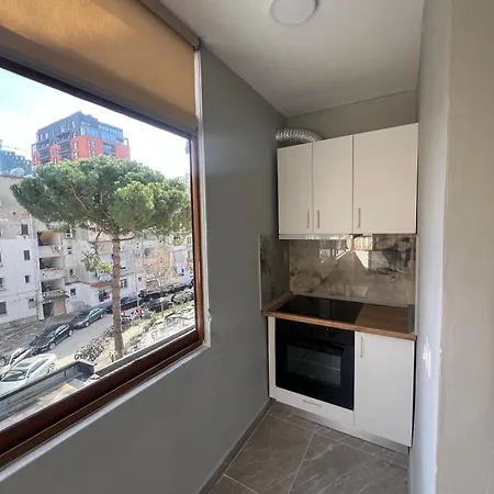 Cozy 2 Bedroom In Myslym Shyri דירה