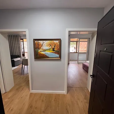 Cozy 2 Bedroom In Myslym Shyri דירה טיראנה