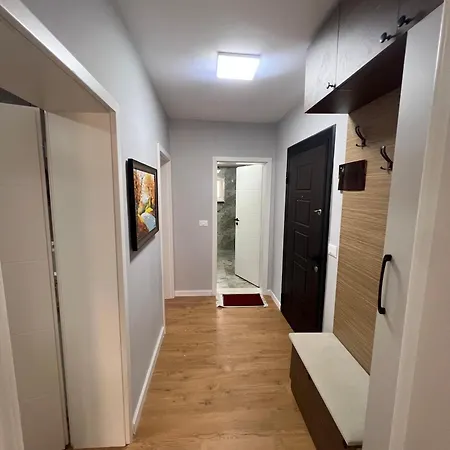 Cozy 2 Bedroom In Myslym Shyri טיראנה