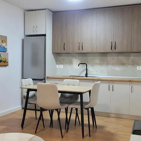 Appartement Myslym Shyri *