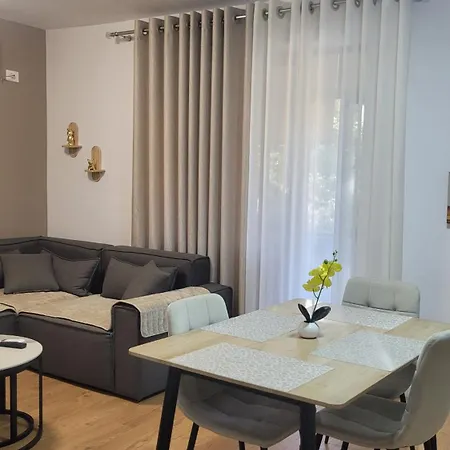 Cozy 2 Bedroom In Myslym Shyri * טיראנה