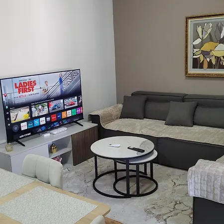 דירה Cozy 2 Bedroom In Myslym Shyri *