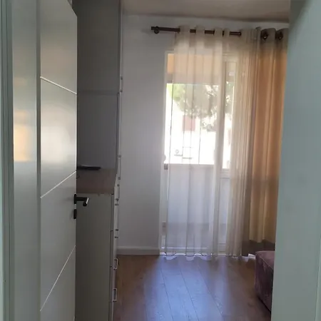 Cozy 2 Bedroom In Myslym Shyri *