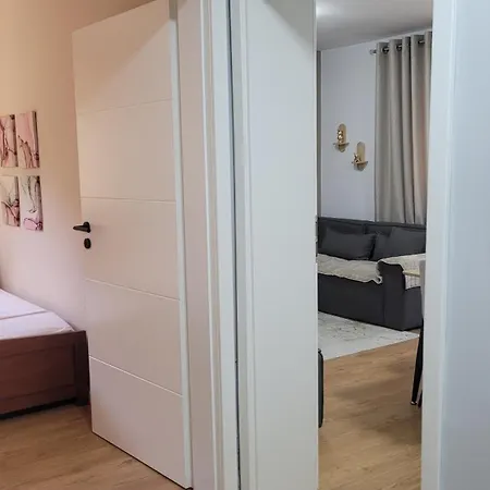 Cozy 2 Bedroom In Myslym Shyri *
