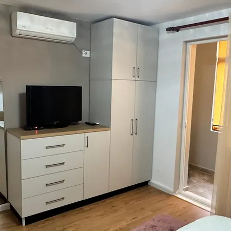 Cozy 2 Bedroom In Myslym Shyri טיראנה