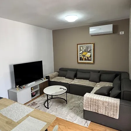 דירה Cozy 2 Bedroom In Myslym Shyri