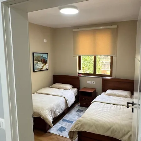 Cozy 2 Bedroom In Myslym Shyri דירה