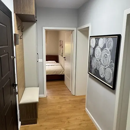 Cozy 2 Bedroom In Myslym Shyri דירה טיראנה