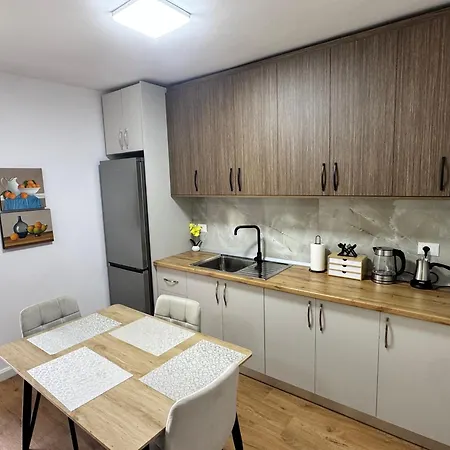 Cozy 2 Bedroom In Myslym Shyri *