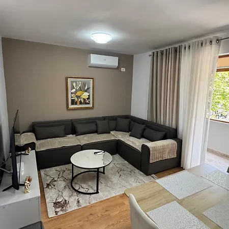 Cozy 2 Bedroom In Myslym Shyri * טיראנה