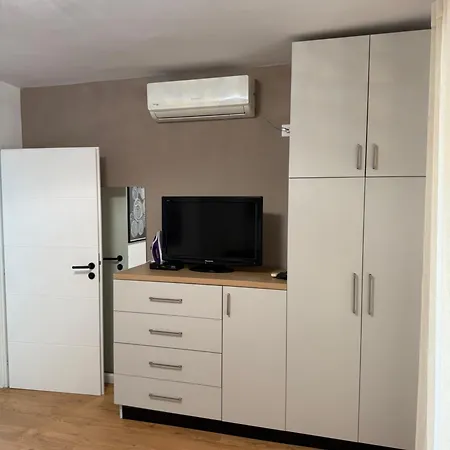 Appartement Cozy 2 Bedroom In Myslym Shyri Tirana