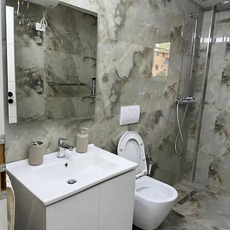 Cozy 2 Bedroom In Myslym Shyri *