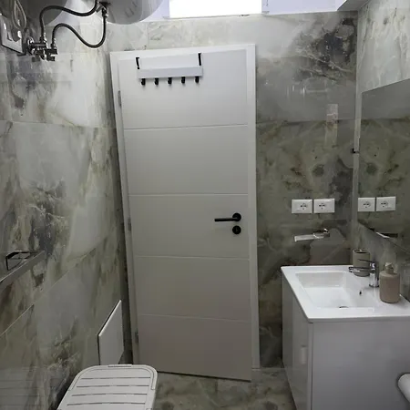 Cozy 2 Bedroom In Myslym Shyri