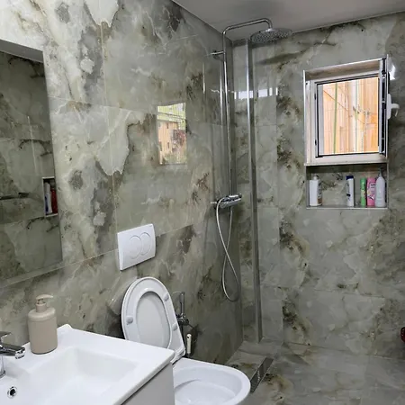 Cozy 2 Bedroom In Myslym Shyri Apartment