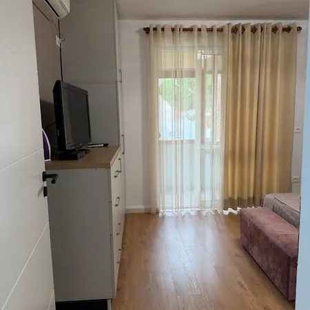 Cozy 2 Bedroom In Myslym Shyri * Tirana