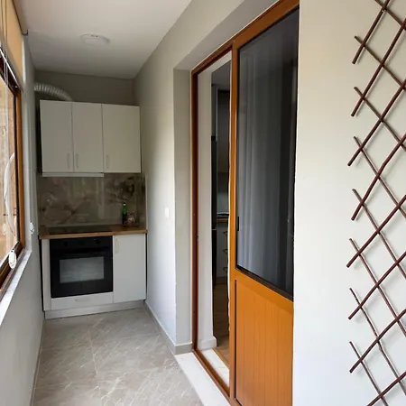 Cozy 2 Bedroom In Myslym Shyri Apartment *