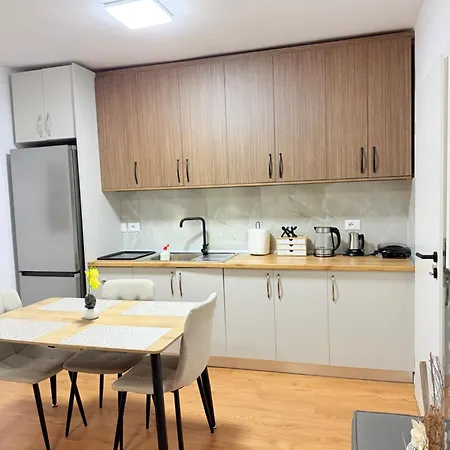 Cozy 2 Bedroom In Myslym Shyri