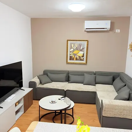 شقة Cozy 2 Bedroom In Myslym Shyri
