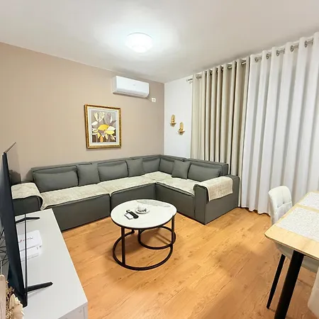شقة Cozy 2 Bedroom In Myslym Shyri تيرانا