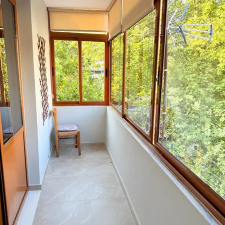 Cozy 2 Bedroom In Myslym Shyri דירה *