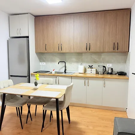 Cozy 2 Bedroom In Myslym Shyri * تيرانا
