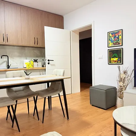 Cozy 2 Bedroom In Myslym Shyri * تيرانا