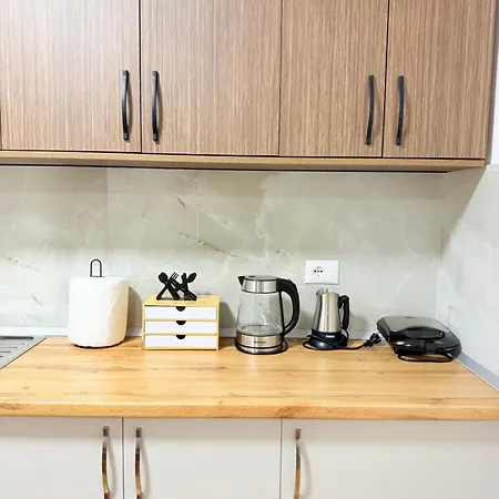 Cozy 2 Bedroom In Myslym Shyri شقة *