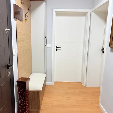Cozy 2 Bedroom In Myslym Shyri *