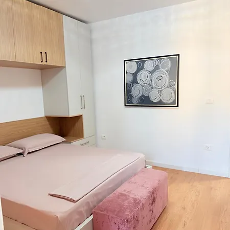 דירה Cozy 2 Bedroom In Myslym Shyri *