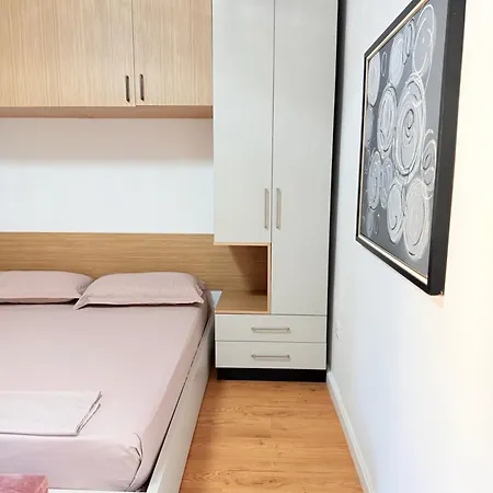 Cozy 2 Bedroom In Myslym Shyri * تيرانا