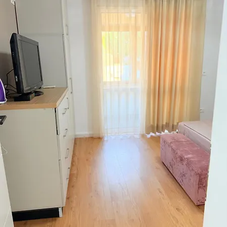 Cozy 2 Bedroom In Myslym Shyri טיראנה