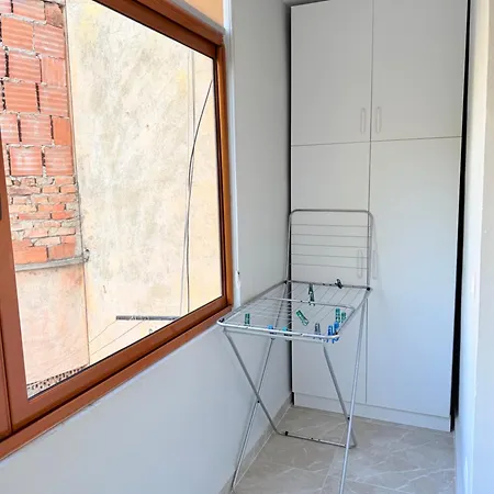 Cozy 2 Bedroom In Myslym Shyri شقة