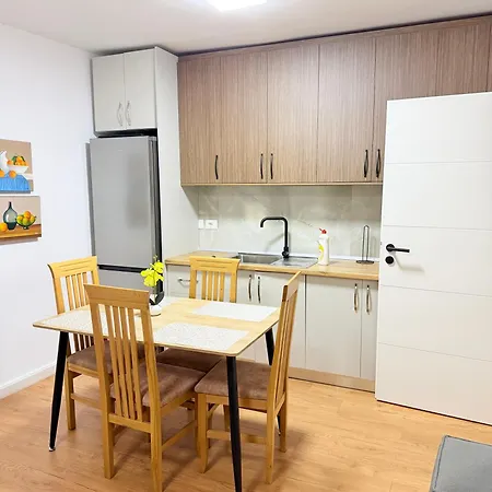 Cozy 2 Bedroom In Myslym Shyri *
