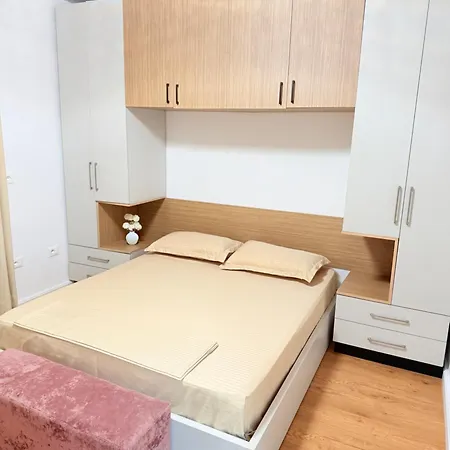 Cozy 2 Bedroom In Myslym Shyri Apartamento *