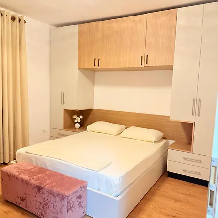 Cozy 2 Bedroom In Myslym Shyri Apartamento *