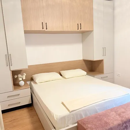Cozy 2 Bedroom In Myslym Shyri