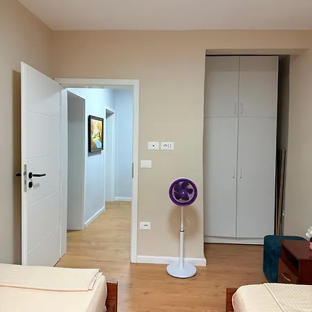 Cozy 2 Bedroom In Myslym Shyri